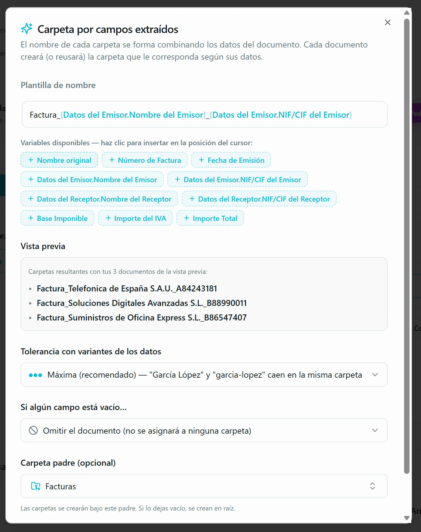 Modal de configurar destino del flujo mostrando los tres modos de Carpeta Inteligente: carpeta concreta, carpeta por categoría y carpeta por campos extraídos, con la plantilla de tokens visible y el control de tolerancia a variantes